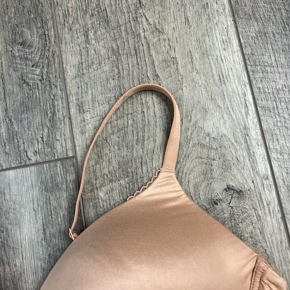 40D VS Tan Wireless Bra - Picture 4 of 11